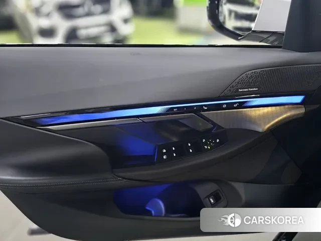 BMW 5 Series (G60) 2024 Белый из Кореи, фото 3