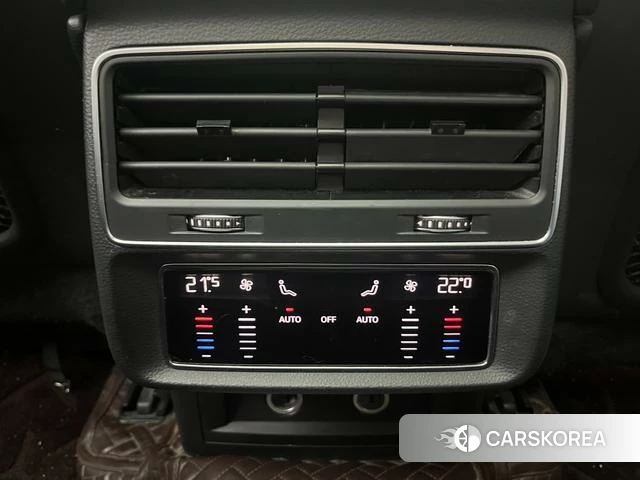 Audi Q7 2021 Черный из Китая, фото 3