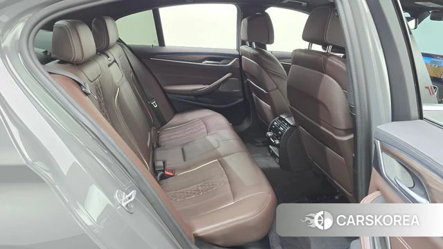 BMW 5 Series (G30) 2020 Серебристо-серый из Кореи, фото 3