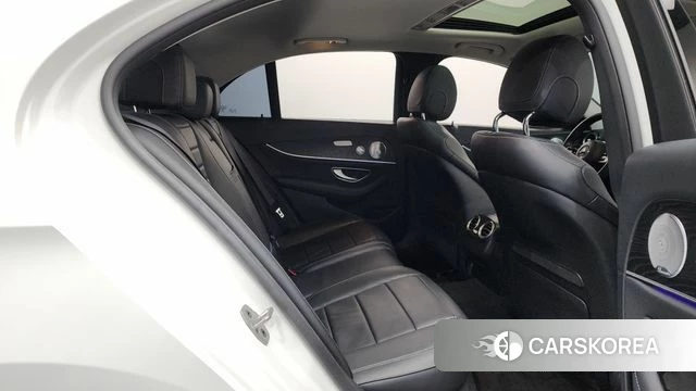 Mercedes-Benz E-Class W213 2020 Белый из Кореи, фото 3