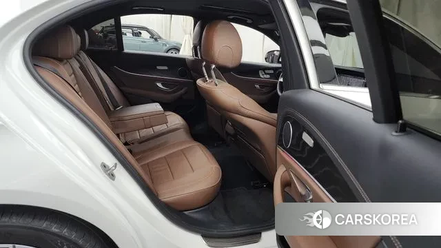 Mercedes-Benz E-Class W213 2022 Белый из Кореи, фото 3