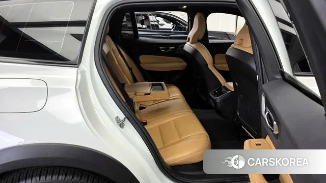 Volvo V60 Cross-Country 2nd Generation 2019 Белый из Кореи, фото 3