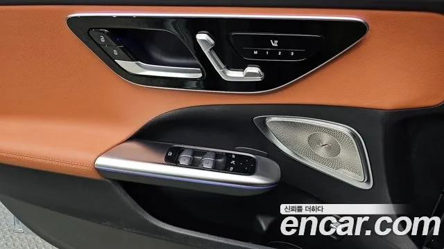 Mercedes-Benz C-Class W206 2022 Светло-серебряный цвет из Кореи, фото 3