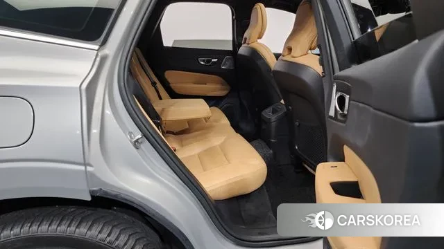Volvo XC60 second Generation 2022 Серебристо-серый из Кореи, фото 3