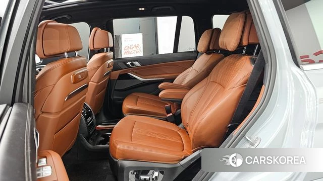 BMW X7 (G07) 2024 Серебристо-серый из Кореи, фото 3