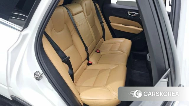 Volvo XC60 second Generation 2022 Белый из Кореи, фото 3