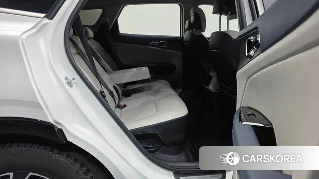 Kia Sportage 5th Generation Hybrid 2024 Белый из Кореи, фото 3