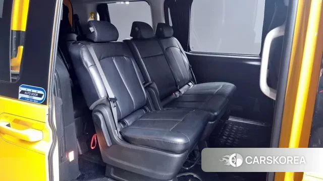 Hyundai Staria 2023 Желтый из Кореи, фото 3