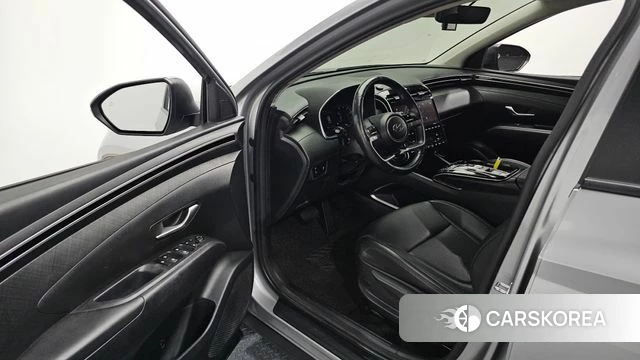 Hyundai Tucson (NX4) 2022 Серебристо-серый из Кореи, фото 3