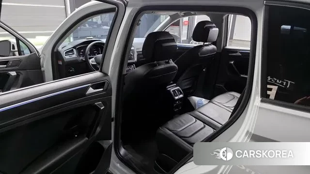 Volkswagen Tiguan second Generation 2023 Белый из Кореи, фото 3