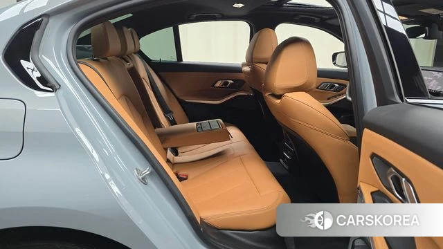 BMW 3 Series (G20) 2025 Светло-серебряный цвет из Кореи, фото 3