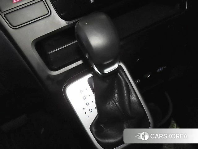 Hyundai Staria 2023 Серебристо-серый из Кореи, фото 3