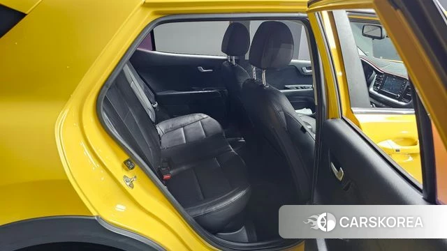 Kia Stonic 2018 Желтый из Кореи, фото 3