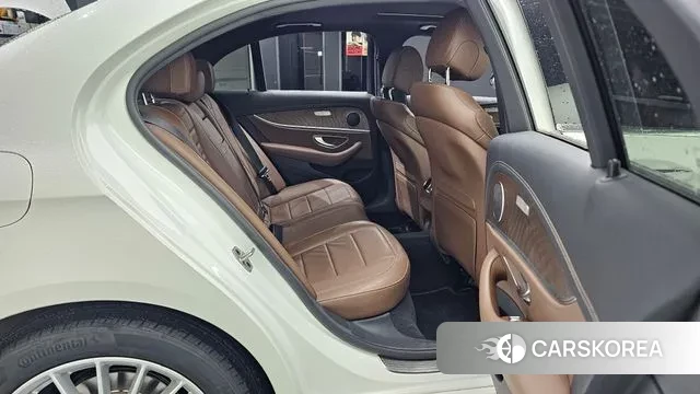 Mercedes-Benz E-Class W213 2022 Белый из Кореи, фото 3