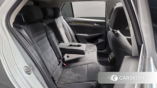 Volkswagen Golf 8th Generation 2024 Белый из Кореи, фото 3