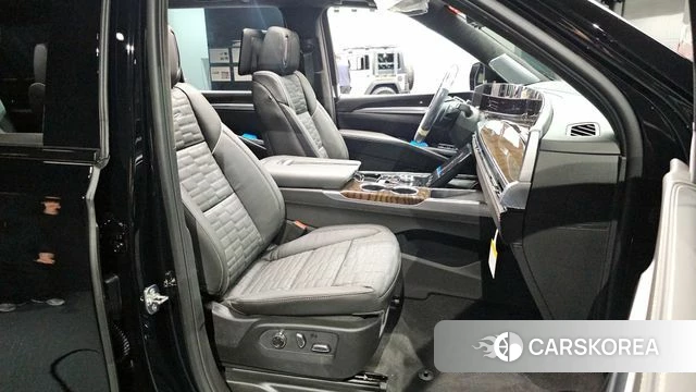 Cadillac Escalade 5th Generation 2026 Черный из Кореи, фото 3