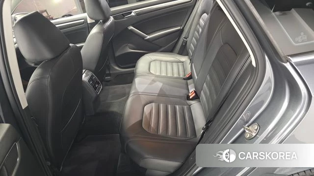 Volkswagen The New Passat 2018 Серебристо-серый из Кореи, фото 3