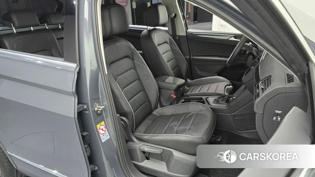 Volkswagen Tiguan second Generation 2023 Серый из Кореи, фото 3