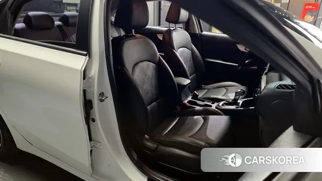 Kia The New K3 2nd generation 2022 Белый из Кореи, фото 3