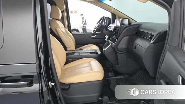 Hyundai Staria 2023 Черный из Кореи, фото 3
