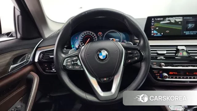 BMW 5 Series (G30) 2018 Белый из Кореи, фото 3