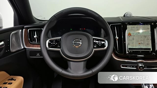 Volvo XC60 second Generation 2024 Белый из Кореи, фото 3