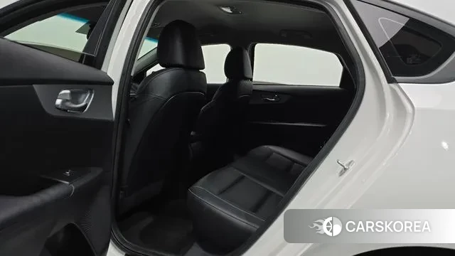 Kia The New K3 2nd generation 2021 Белый из Кореи, фото 3