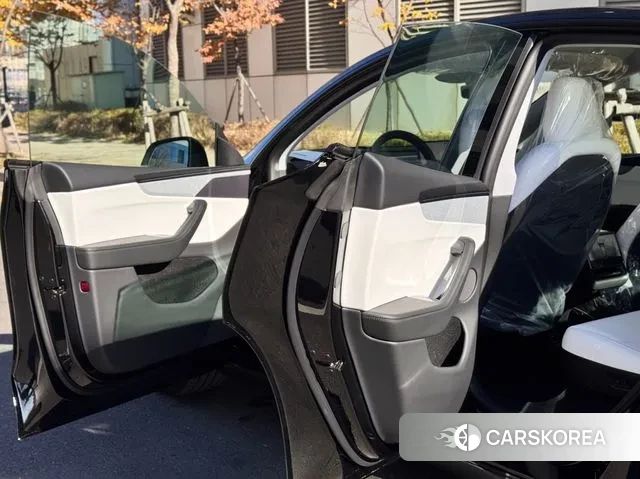 Tesla Model Y 2025 Черный из Кореи, фото 3