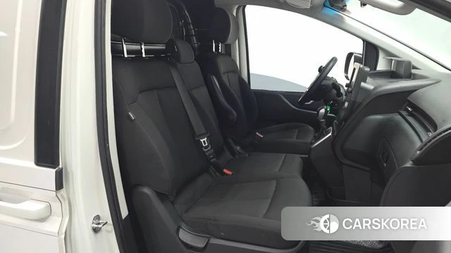 Hyundai Staria 2022 Белый из Кореи, фото 3