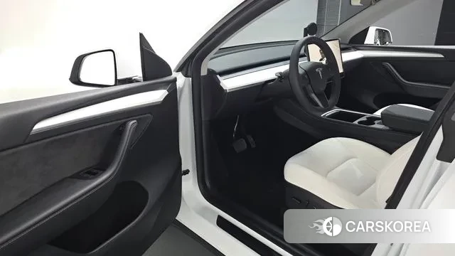 Tesla Model Y 2024 Белый из Кореи, фото 3