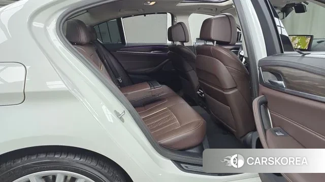 BMW 5 Series (G30) 2023 Белый из Кореи, фото 3