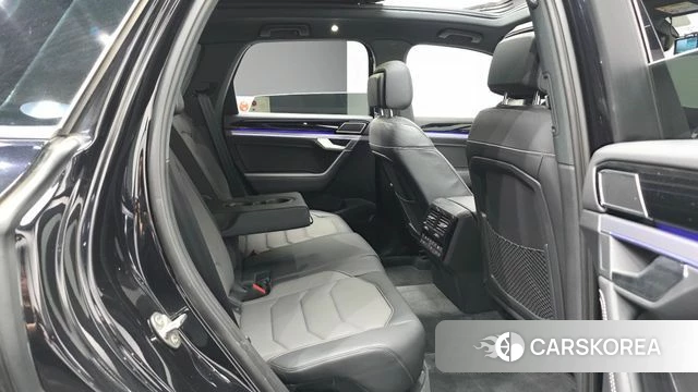 Volkswagen Touareg 3rd generation 2020 Черный из Кореи, фото 3