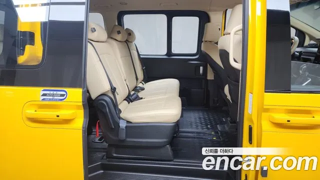 Hyundai Staria 2023 Желтый из Кореи, фото 3