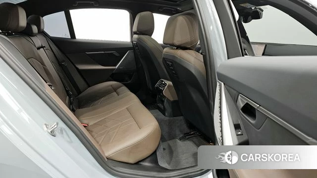 BMW 5 Series (G60) 2024 Светло-серебряный цвет из Кореи, фото 3