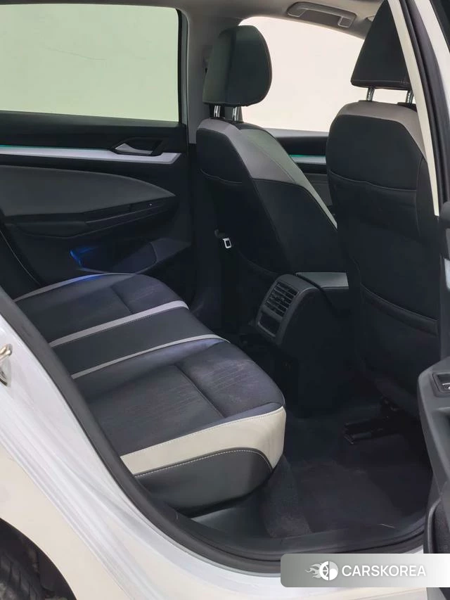Volkswagen Golf 2023 Белый из Китая, фото 3