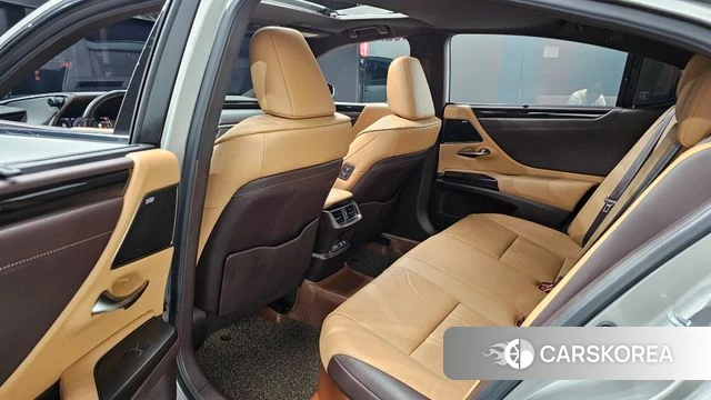 Lexus ES300h 7th generation 2021 Серебристо-серый из Кореи, фото 3