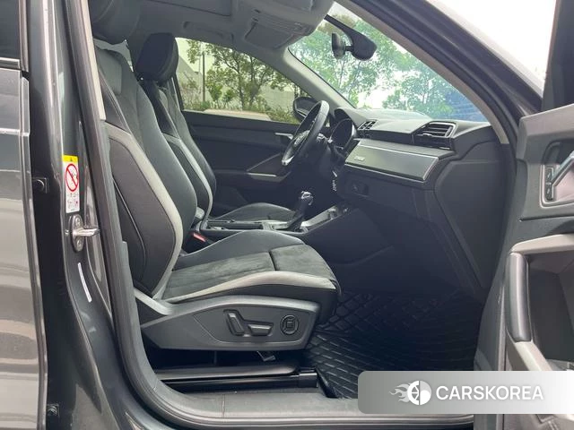 Audi Q3 2022 Темно-серый из Китая, фото 3