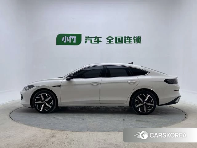 Volkswagen Lingdu 2023 Белый из Китая, фото 3