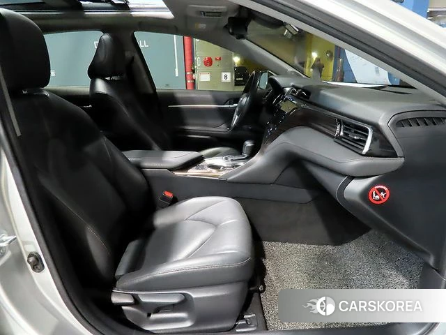 Toyota Camry (XV70) 2019 Серебряный из Кореи, фото 3