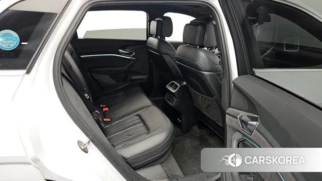 Audi e-Tron 2020 Белый из Кореи, фото 3