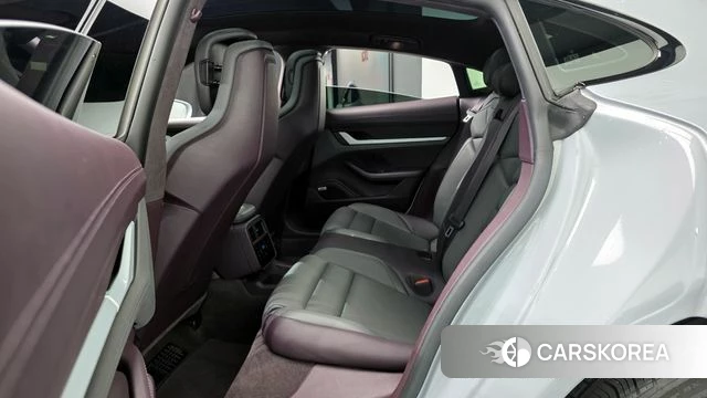 Porsche Taycan 2021 Серебряный из Кореи, фото 3