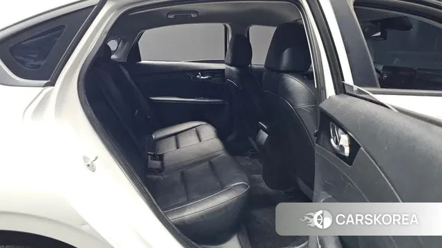 Kia The New K3 2nd generation 2023 Белый из Кореи, фото 3