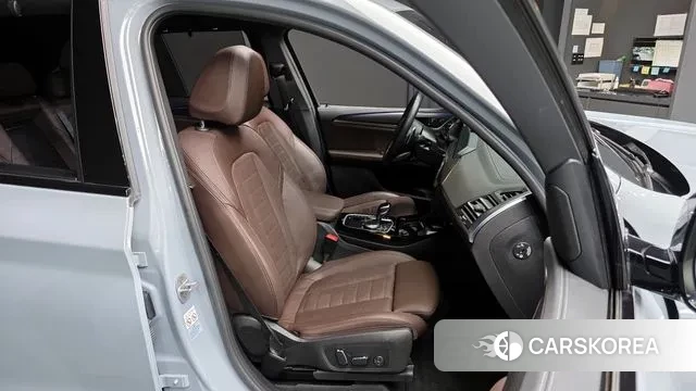 BMW X3 (G01) 2024 Серебристо-серый из Кореи, фото 3