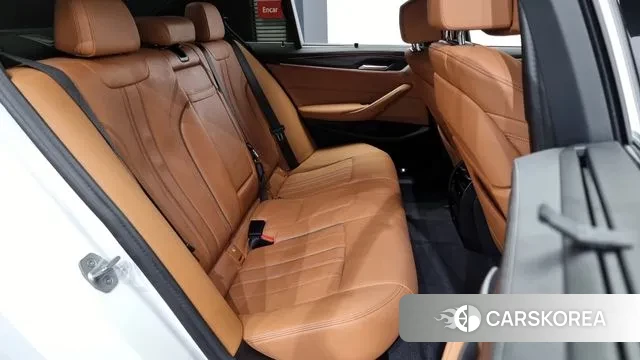 BMW 5 Series (G30) 2023 Белый из Кореи, фото 3