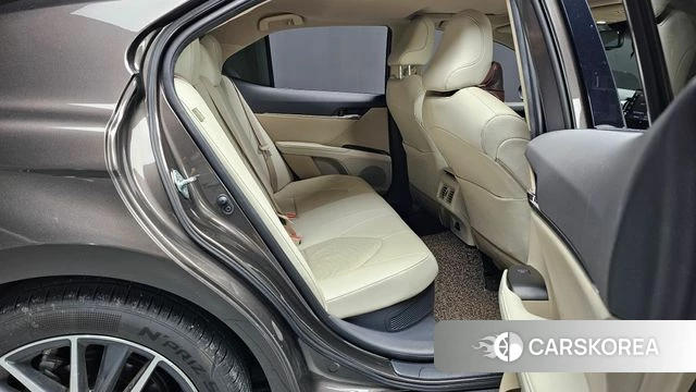 Toyota Camry (XV70) 2022 Серый из Кореи, фото 3