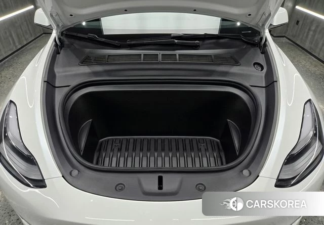 Tesla Model Y 2023 Белый из Кореи, фото 3