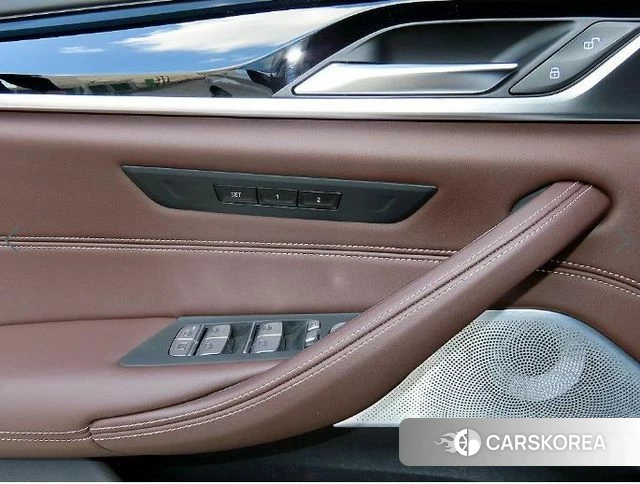 BMW 5 Series (G30) 2023 Белый из Кореи, фото 3