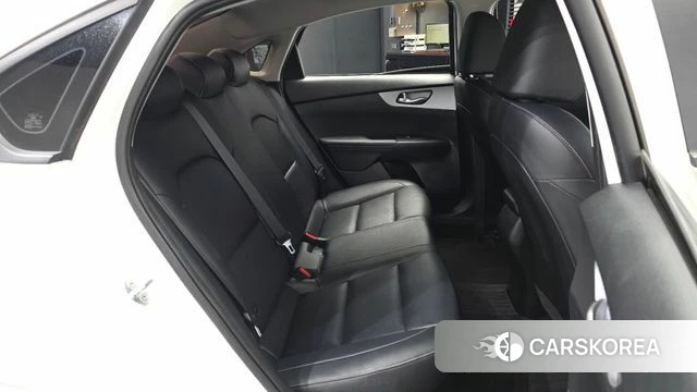 Kia The New K3 2nd generation 2021 Белый из Кореи, фото 3