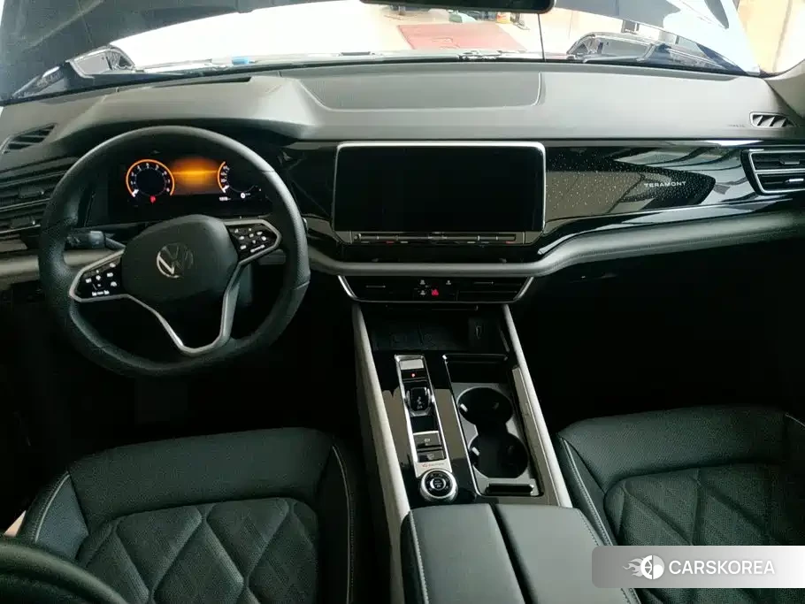 Volkswagen Touareg 2024 Черный из Китая, фото 3
