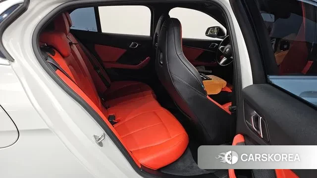 BMW 1 Series (F40) 2023 Белый из Кореи, фото 3